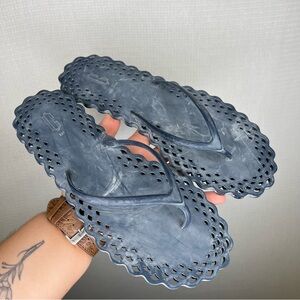 Carlotha Ray | Stylish‎ Navy Scalloped Flip Flops Doily 9-10